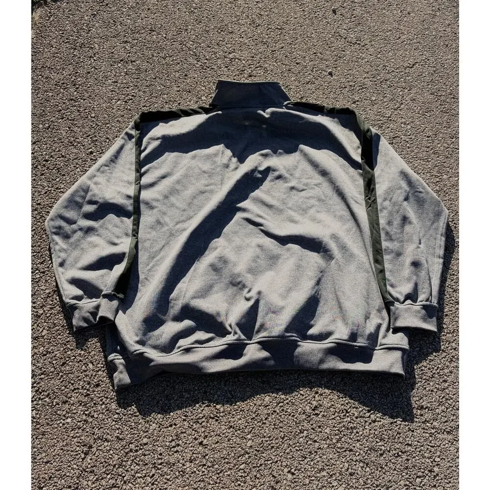Fanatics stay warm